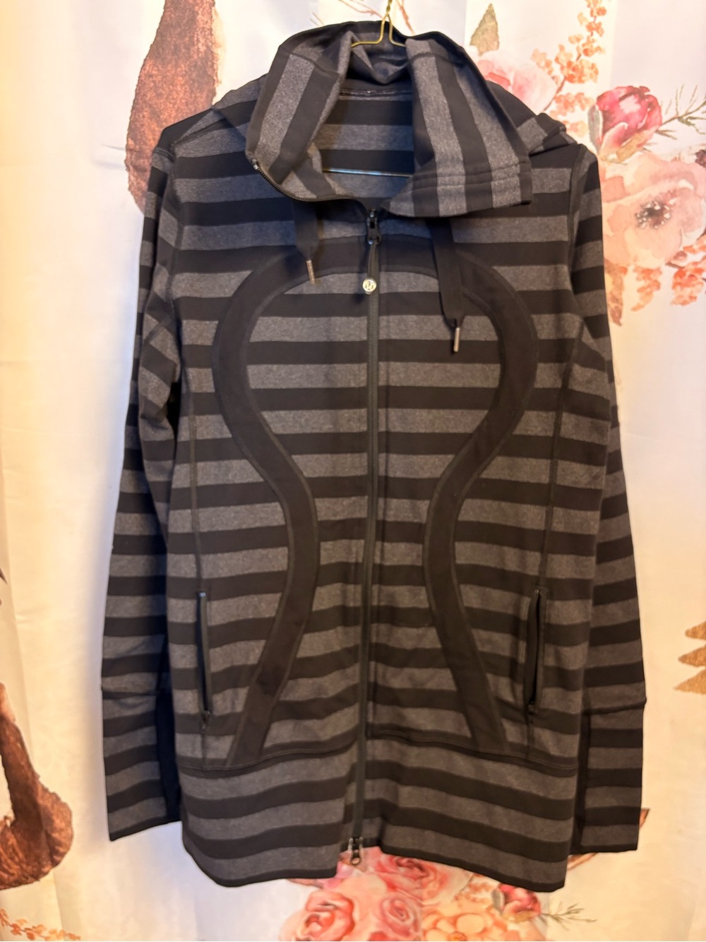 Size 10 lululemon Striped Hooded Zip-Up Jacket - Black/Gray